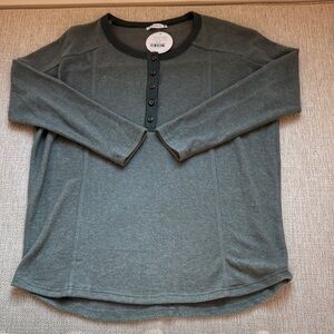 STACCATO Boutique Brand Dylan Button Henley Style Top, NWT, Size Small